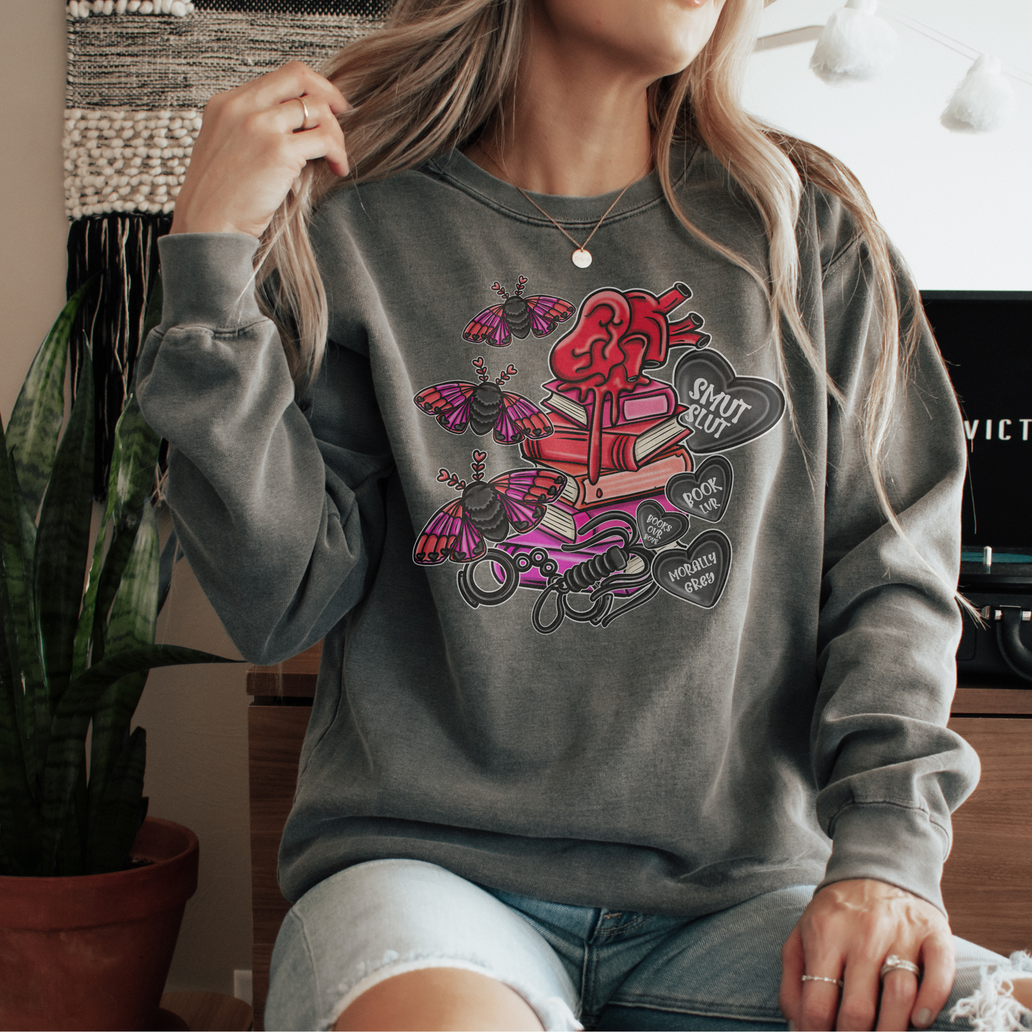 Bookish Smut Slut Comfort Colors® Shirt Sweatshirt